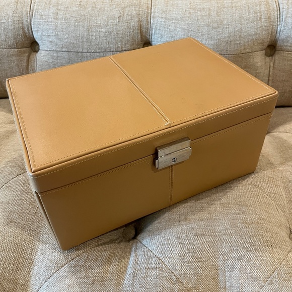 Red Envelope leatherette Jewelry Box in camel tan w ivory interior & Sil… - Picture 2 of 15